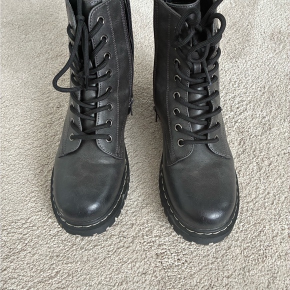 Taxi Shoes - Sleek Gray Women's Combat Boots